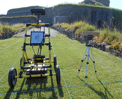 Photo of an AKULA-9000B mounted on a cart